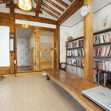 Vine Hanok Guesthouse Сеул Экстерьер фото