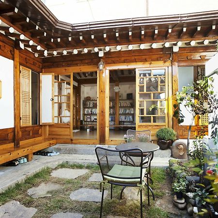 Vine Hanok Guesthouse Сеул Экстерьер фото