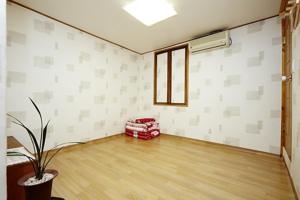 Vine Hanok Guesthouse Сеул Номер фото
