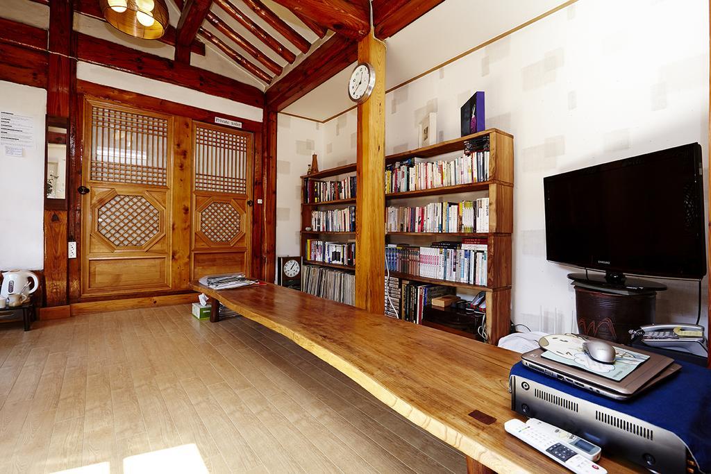 Vine Hanok Guesthouse Сеул Экстерьер фото