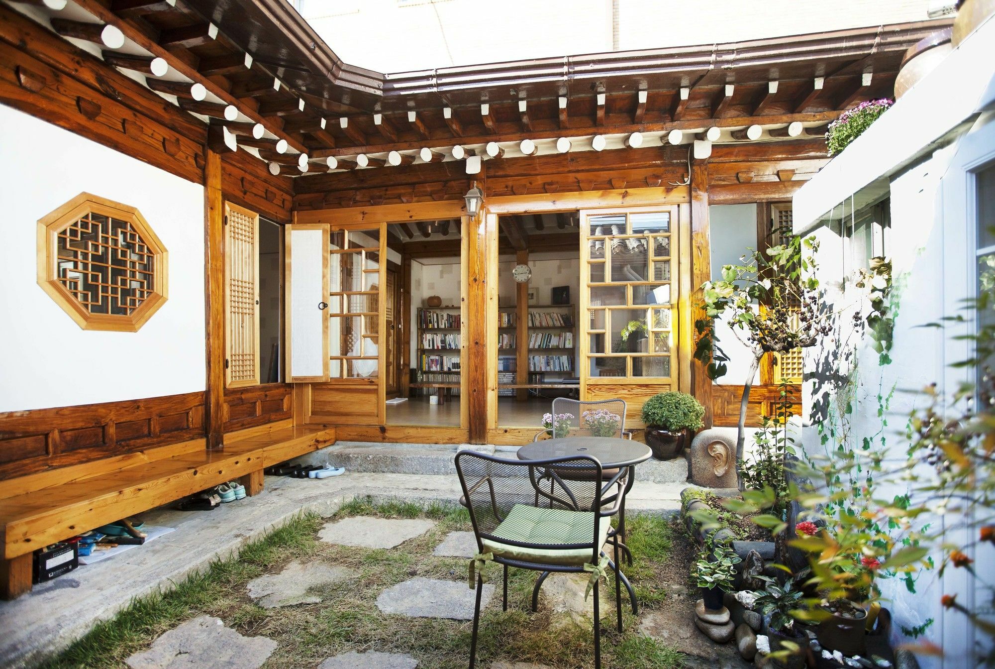 Vine Hanok Guesthouse Сеул Экстерьер фото